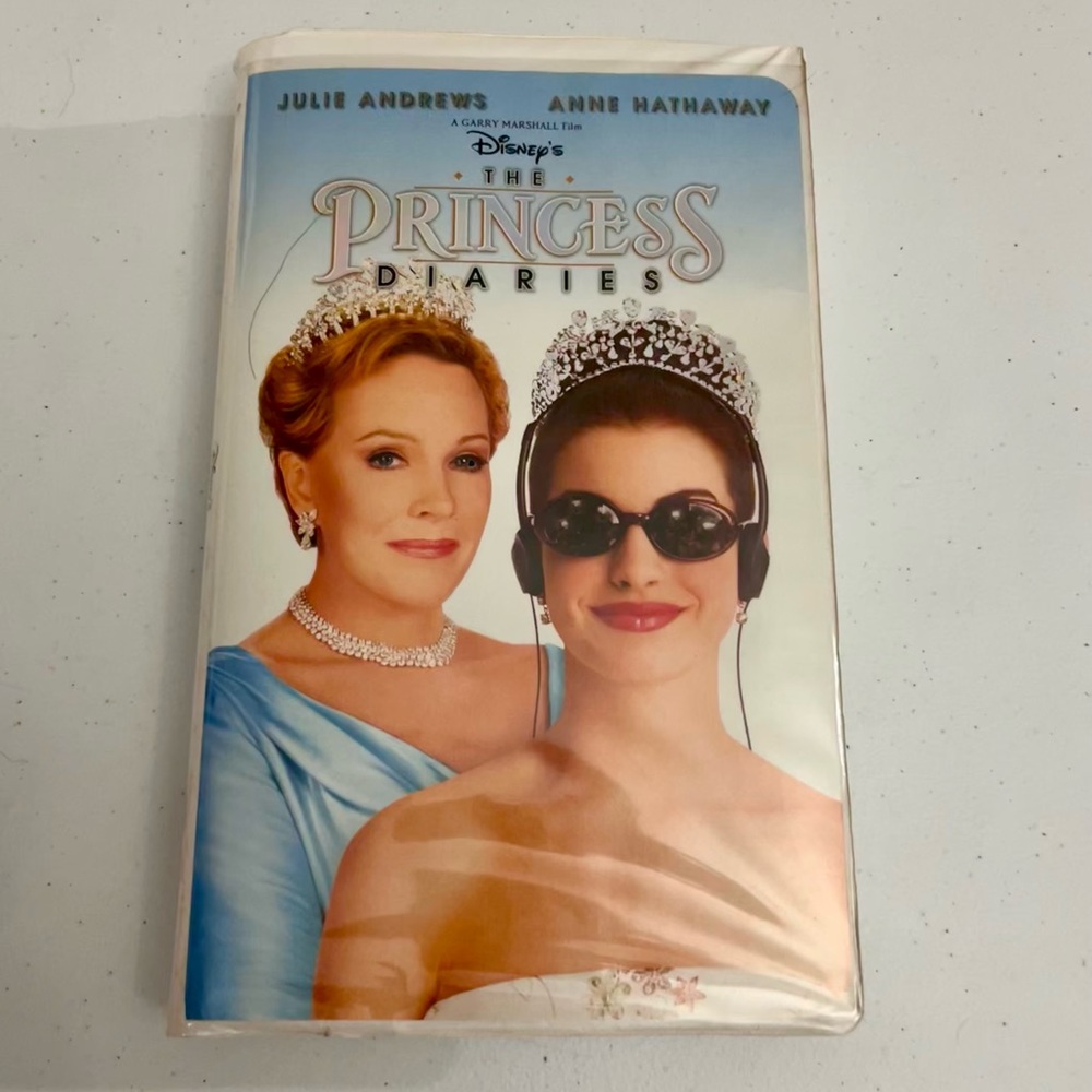 Disney’s The Princess Diaries 23638 Clamshell VHS Movie